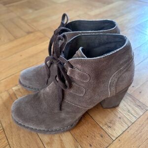 Clark’s Brown Suede Ankle Boots womens sz7.5